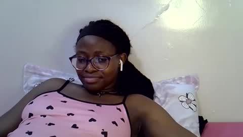 Snapshot of sweet_zarah chatting on April 23, 12:29 pm sweet_zarah online show from April 23, 12:29 pm