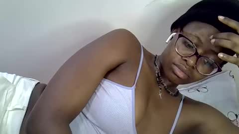 Snapshot of sweet_zarah chatting on May 1, 2:27 am sweet_zarah online show from May 1, 2:27 am