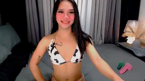 Snapshot of sweet_zoey12 chatting on October 15, 2:39 pm bea takashi online show from October 15, 2:39 pm