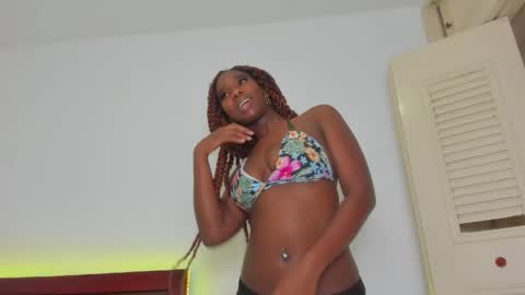 Snapshot of sweetafrican_squirt chatting on May 18, 4:07 am sweetafrican_squirt online show from May 18, 4:07 am