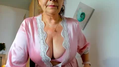 Snapshot of sweetangell69_ chatting on April 26, 2:09 am Viorica online show from April 26, 2:09 am