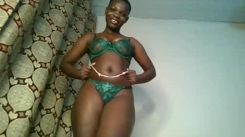 Snapshot of sweetassbabe20 chatting on June 17, 5:58 pm Sweetass online show from June 17, 5:58 pm