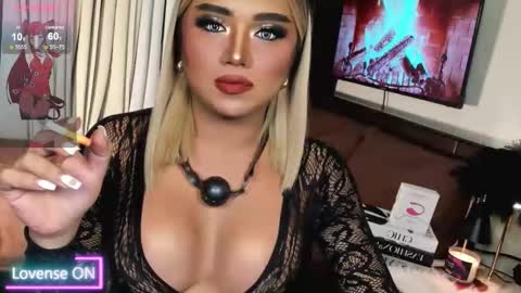 Snapshot of sweetbella118 chatting on November 3, 12:02 am bella online show from November 3, 12:02 am