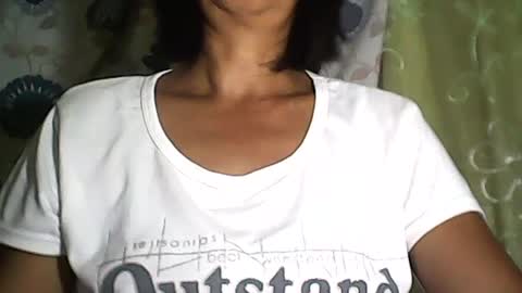 Snapshot of sweetbella24 chatting on June 25, 12:31 pm im anne online show from June 25, 12:31 pm