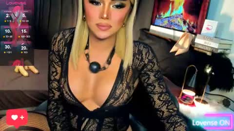 Snapshot of sweetbella69xoxo chatting on July 11, 10:40 am BELLA online show from July 11, 10:40 am