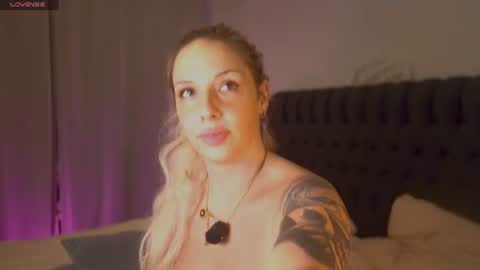 Snapshot of sweetbella95__ chatting on June 22, 3:25 am Bella online show from June 22, 3:25 am