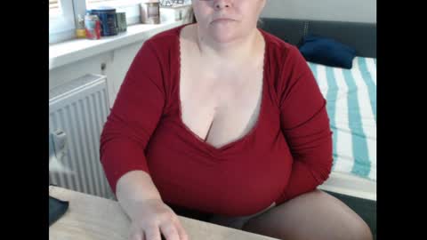 Sweetboobs85h online show from April 1, 1:41 pm