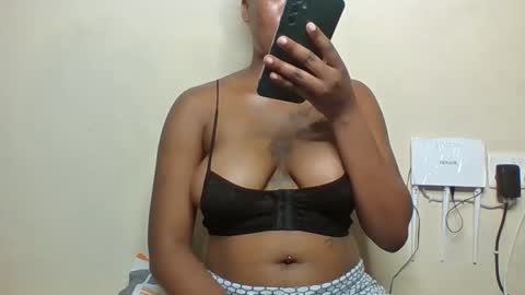 sweetbutterfly99 online show from February 23, 1:25 am