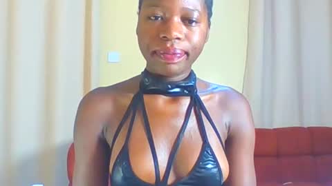Snapshot of sweetcarry2 chatting on May 27, 7:27 am sally online show from May 27, 7:27 am