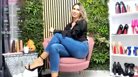 Snapshot of sweetcherry30_ chatting on October 31, 6:47 am Cherry online show from October 31, 6:47 am