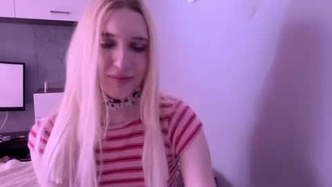 sweetcrystalll online show from June 21, 2:41 pm