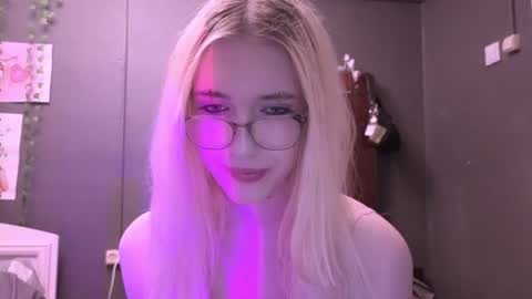 sweetcrystalll online show from July 21, 12:35 am