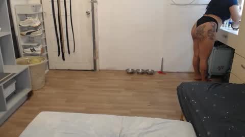 Snapshot of sweetcuteangel chatting on February 21, 11:55 am angel 3 online show from February 21, 11:55 am