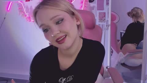 Snapshot of sweetcutie19 chatting on October 22, 7:57 pm Lane online show from October 22, 7:57 pm