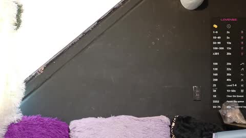 sweetdam12 online show from March 31, 8:20 pm