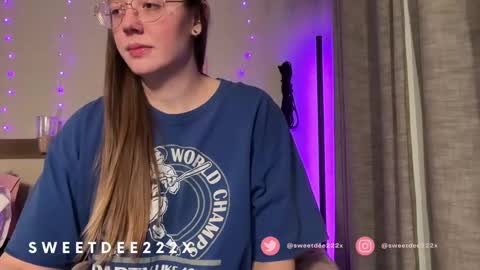 Snapshot of sweetdee222x chatting on January 3, 4:22 am Delilah Samson online show from January 3, 4:22 am