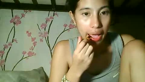 Snapshot of sweetdimple69 chatting on September 19, 12:28 pm sweetdimple69 online show from September 19, 12:28 pm