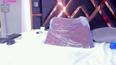 Snapshot of sweetebonny1 chatting on December 19, 2:13 pm Jimena online show from December 19, 2:13 pm