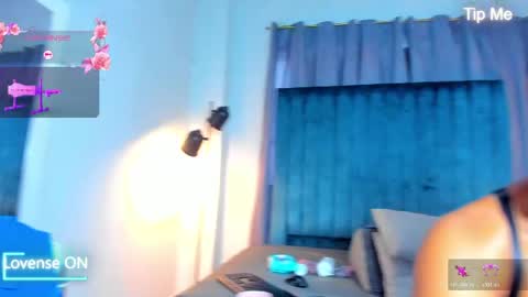 Mia online show from May 27, 11:40 am