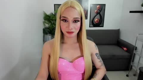 Snapshot of sweeteverdeen chatting on June 25, 6:12 pm sweetkatniss online show from June 25, 6:12 pm