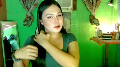 Snapshot of sweetgirl_kathy chatting on April 19, 1:43 pm Kathy online show from April 19, 1:43 pm