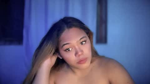Snapshot of sweethot_bella chatting on October 2, 6:37 pm Bella online show from October 2, 6:37 pm
