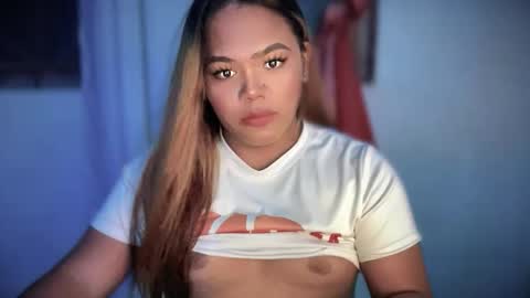 Snapshot of sweethot_bella chatting on October 3, 6:05 pm Bella online show from October 3, 6:05 pm