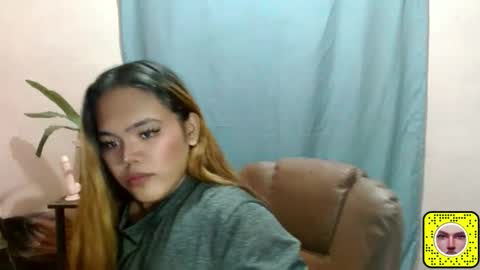 Snapshot of sweethot_bella chatting on October 8, 1:42 pm Bella online show from October 8, 1:42 pm