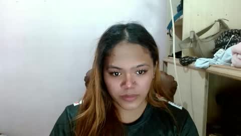 Snapshot of sweethot_bella chatting on October 15, 5:40 am Bella online show from October 15, 5:40 am