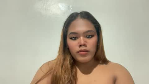 Snapshot of sweethot_bella chatting on October 18, 10:49 am Bella online show from October 18, 10:49 am