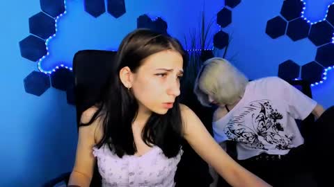 Chloe online show from May 12, 8:44 am
