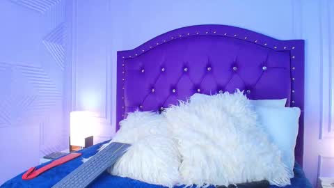 Snapshot of sweetie_foxxxx chatting on February 18, 3:02 am violeta online show from February 18, 3:02 am