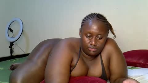 Snapshot of sweetie_lola chatting on February 24, 12:30 am Lola online show from February 24, 12:30 am