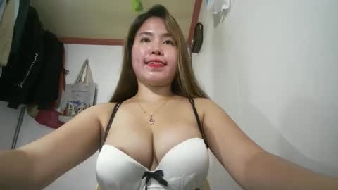Snapshot of sweetie_trishiaxx chatting on February 3, 9:25 am Your GoodGirlSweet trish online show from February 3, 9:25 am