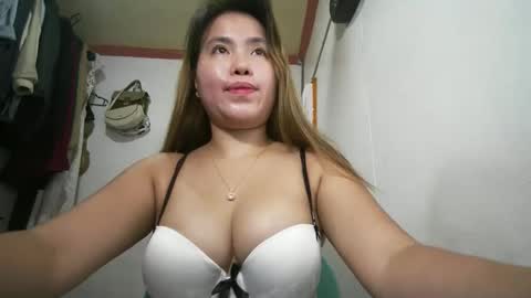 Snapshot of sweetie_trishiaxx chatting on April 7, 6:47 am Your GoodGirlSweet trish online show from April 7, 6:47 am