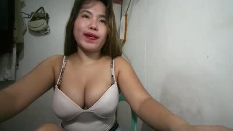 Snapshot of sweetie_trishiaxx chatting on April 11, 7:45 am Your GoodGirlSweet trish online show from April 11, 7:45 am