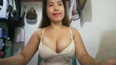 Snapshot of sweetie_trishiaxx chatting on May 28, 12:52 am Your GoodGirlSweet trish online show from May 28, 12:52 am