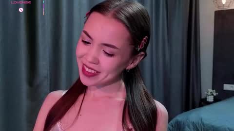 Snapshot of sweetieee_kira chatting on February 14, 1:24 am sweetieee_kira online show from February 14, 1:24 am