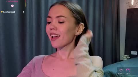 Snapshot of sweetieee_kira chatting on February 17, 1:24 am sweetieee_kira online show from February 17, 1:24 am