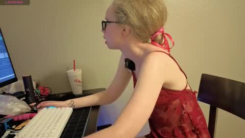 Snapshot of sweetiek1tty chatting on April 19, 12:22 am Sweetiek1tty online show from April 19, 12:22 am