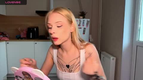 sweetie Lisa3 online show from May 23, 6:07 am