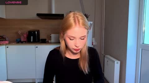 sweetie Lisa3 online show from May 23, 6:12 pm
