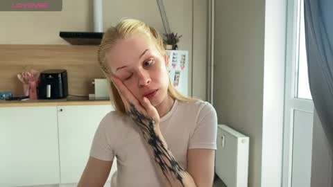 sweetie Lisa3 online show from June 4, 7:14 am