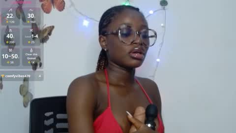 Snapshot of sweetjuicyclit chatting on May 12, 10:40 pm zuri online show from May 12, 10:40 pm