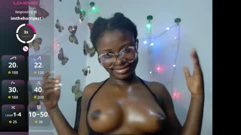 Snapshot of sweetjuicyclit chatting on May 30, 12:30 am zuri online show from May 30, 12:30 am