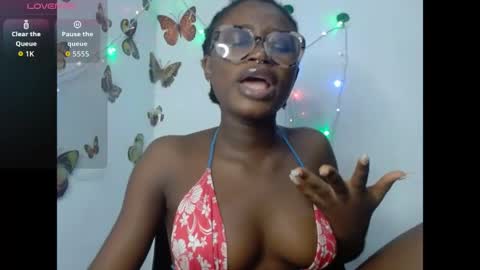 Snapshot of sweetjuicyclit chatting on June 2, 10:56 pm zuri online show from June 2, 10:56 pm