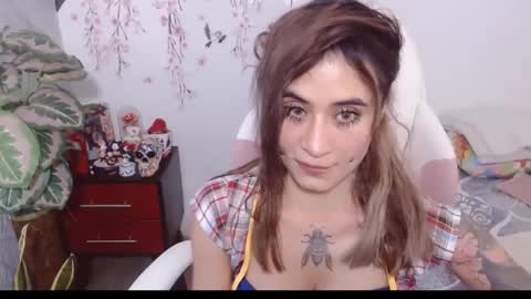 Snapshot of sweetkatik chatting on April 10, 4:55 pm karen online show from April 10, 4:55 pm