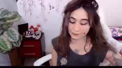 Snapshot of sweetkatik chatting on April 26, 4:37 pm karen online show from April 26, 4:37 pm