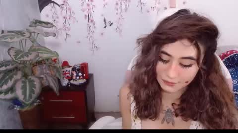 Snapshot of sweetkatik chatting on April 28, 6:13 pm karen online show from April 28, 6:13 pm