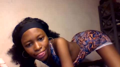 Snapshot of sweetkola1 chatting on February 12, 6:08 am sweetkola online show from February 12, 6:08 am